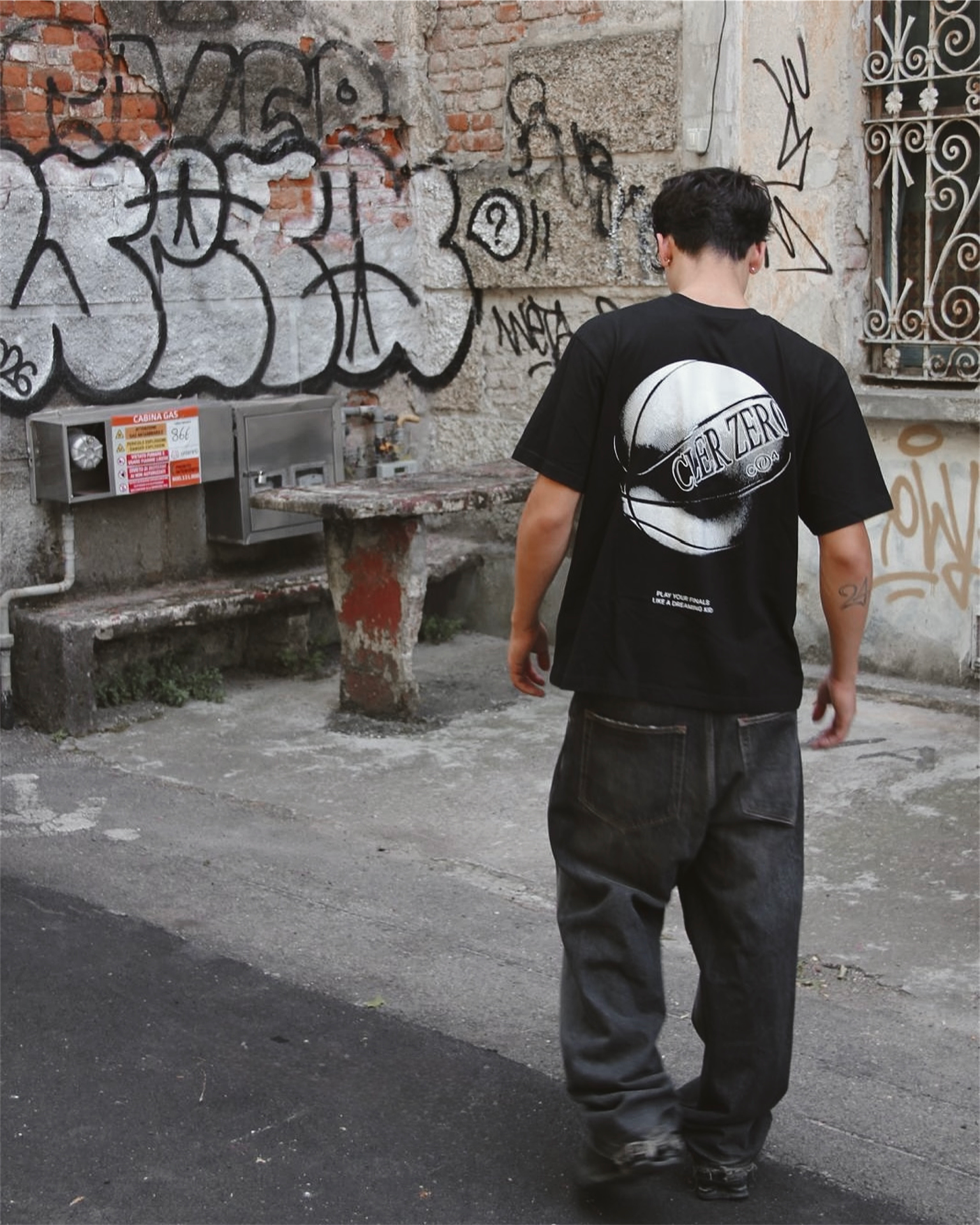C04 Line - T shirt Black